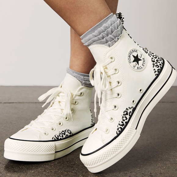 Converse. - Picture 1 of 4